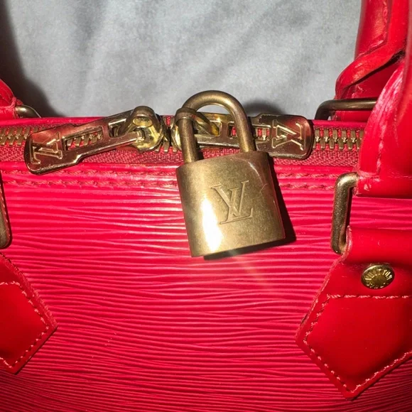 LOUIS VUITTON ALMA EPI LEATHER HANDBAG - Picture 3 of 9